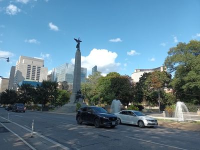 Toronto: Queen Street West Cultural Audio Tour