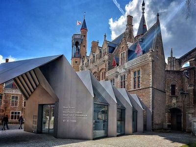Brugge: Gruuthusemuseum Ticket & City Discovery Audio Tour