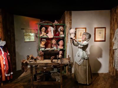 Berlin: Madame Tussauds Ticket & City Walk Audio Tour