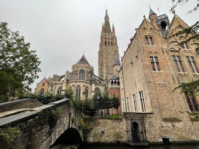 Brugge: Onze-Lieve-Vrouwekerk Ticket & Cityscape Audio Tour