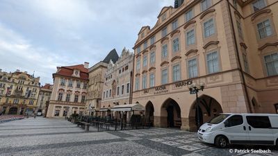 Prague: Central Gallery Ticket & City Walk Audio Tour