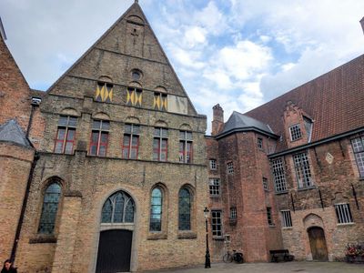 Brugge: Saint John's Hospital Ticket & City Walk Audio Tour