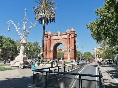 Barcelona Walking Tour with Casa Vicens Ticket - photo 2