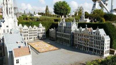 Brussels: Mini-Europe Ticket & Expo Village Audio Tour