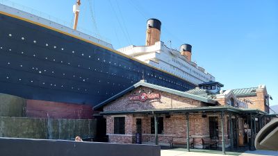 Pigeon Forge: Titanic Museum Ticket & City Walk Audio Tour