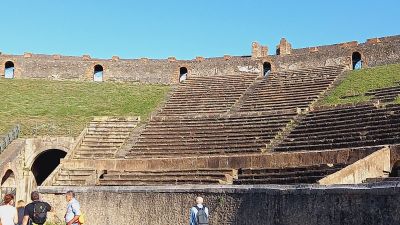 Discover Pompeii's Secrets: In-App Audio Tour