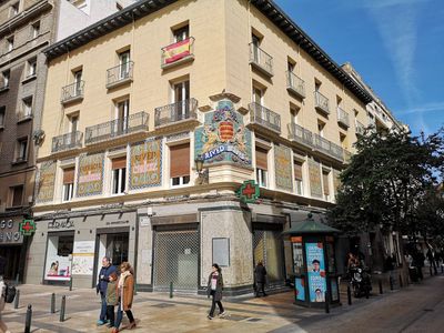 Zaragoza: Cathedrals & Squares Audio Tour - photo 2