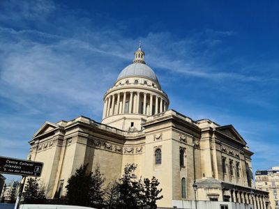 Discover Paris: A Journey Through Time In-App Audio Tour