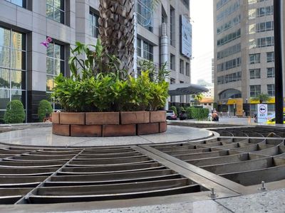 Bangkok: Wireless Road Hidden Gems Audio Tour