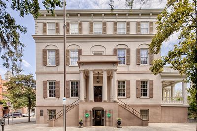 Savannah's Historical Journey - A Walking Tour