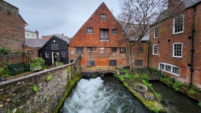 Winchester Walk: Castles, Cathedrals & Legends Tour