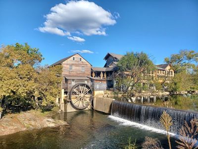 Pigeon Forge: Titanic Museum Ticket & City Walk Audio Tour - photo 3