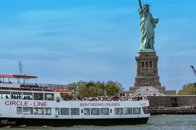 New York: 50-Min Liberty Super Express Downtown Sightseeing Cruise Ticket - photo 4