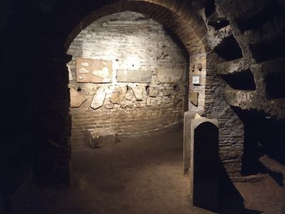 Rome: Walking City Tour & Catacombs of Saint Callixtus Entry Ticket - photo 4