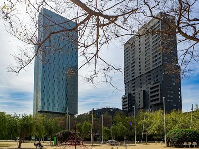 Explora la transformación de Barcelona: Audioguía en la aplicación por el distrito 22@ - photo 3