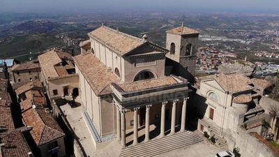 San Marino: A Historic Walking Journey - photo 4