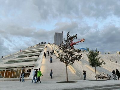 Tirana: Historical Landmarks & Gardens Audio Tour - photo 4