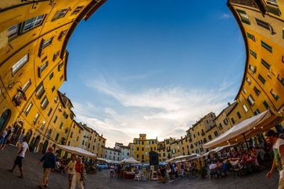 Lucca: Historic Alleys and Landmarks Audio Tour - photo 3