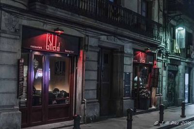 Uncover Shadows: Barcelona's Dark History In-App Audio Tour - photo 3