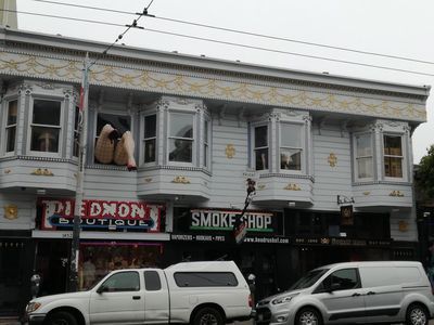 San Francisco: Haight-Ashbury Vibes Audio Tour - photo 3