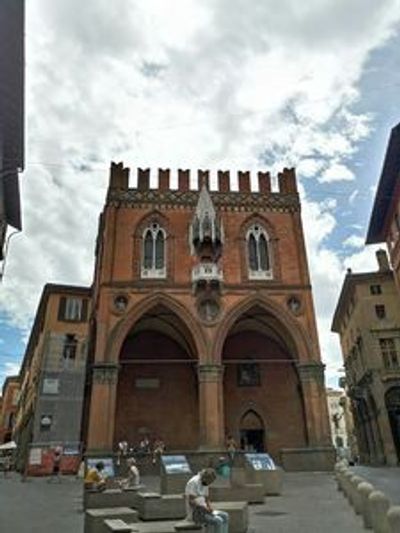Bologna: Architectural Marvels Audio Tour - photo 4