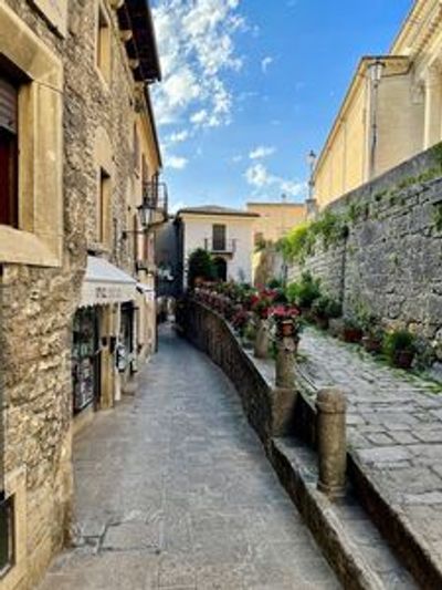 Discover San Marino's Secrets: In-App Audio Tour - photo 3