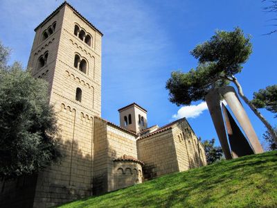 Barcelona: Poble Espanyol Ticket &City Wonders Audio Tour