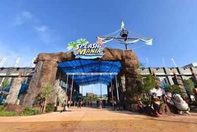 SplashMania WaterPark: Entry Ticket - photo 2