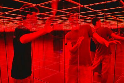 House of Attractions: Glass Maze, 7D Cinema Ride & Vortex Tunnel Entry - photo 2