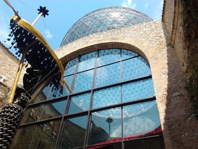 Figueres: Dali Museum Audio Tour with a Town Walk