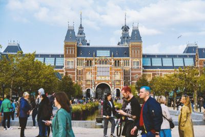 Amsterdam: Rijksmuseum Ticket & Highlights Audio Tour with a City Walk