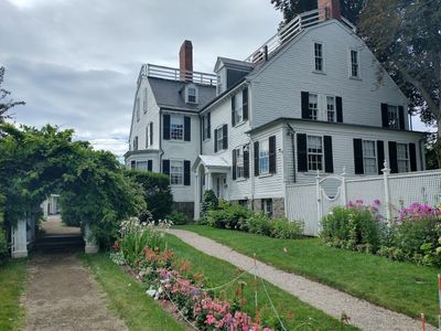 Salem's Past Unveiled: A Hidden History Walking Tour - photo 2