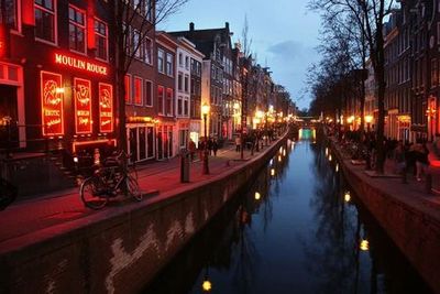 Das Rotlichtviertel von Amsterdam: Ein Ort des Vergnügens und der Geschichte - photo 3