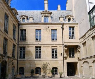 Paris: Ile Saint-Louis Mansions Audio Tour - photo 3