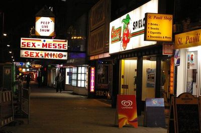 Hamburg: Reeperbahn Nightscape Audio Tour - photo 4