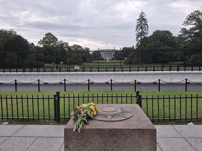 Washington, DC: Self-Guided Audio Walk Through America's Civic Heart - photo 3