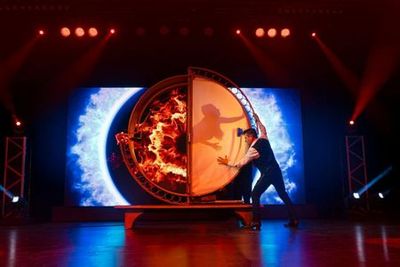 Greg Frewin Theatre: Evolution Magic Show Entry - photo 3