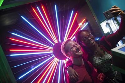 ПРОХОД БЕЗ ОЧЕРЕДИ: входной билет в Exploratorium после наступления темноты по четвергам (от 18лет) - photo 4