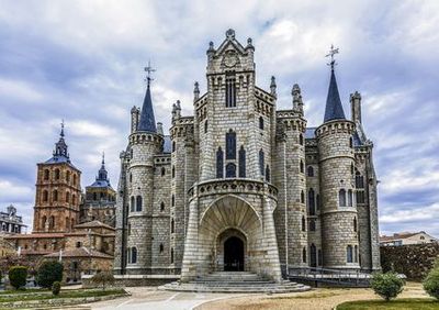Gaudis Meisterwerk: Astorga Episcopal Palace Ticket & In-App Audio Tour - photo 3