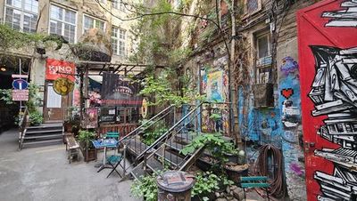 Berlin: Self-Guided Audio Walk Through Hackescher Markt's Courtyards - photo 4