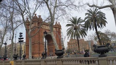 Barcelona Walking Tour with Casa Vicens Ticket - photo 4