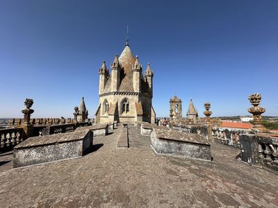 Évora: Self-Guided Audio Walk Through a City of Stone and Faith - photo 3