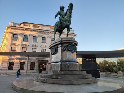 Vienna: Imperial Treasury Ticket & City Sights Audio Tour - photo 4