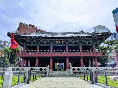 Seoul: From Wongaksa to Gyeongbokgung Walk - photo 4