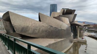 Bilbao: Guggenheim Museum Ticket & Artistic City Audio Tour - photo 3