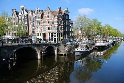 Amsterdam: Fabrique des Lumières "From Vermeer to Van Gogh" Ticket & City Audio Walk - photo 4