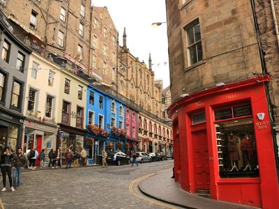 Edinburgh: Palace of Holyroodhouse Ticket & Royal Mile Walk Audio Tour - photo 4