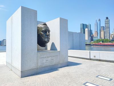 New York City: Roosevelt Island Mysteries Audio Tour - photo 4