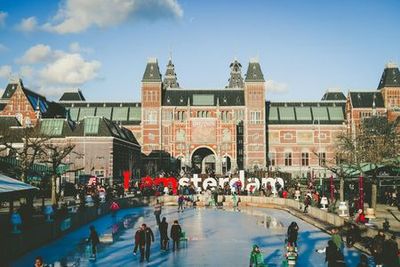 Amsterdam: Moco Museum Ticket and City Discovery Audio Tour - photo 3