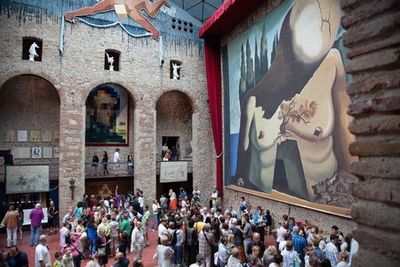 Figueres: Dali Museum Entry & Audio Tour with a Town Walk - photo 3